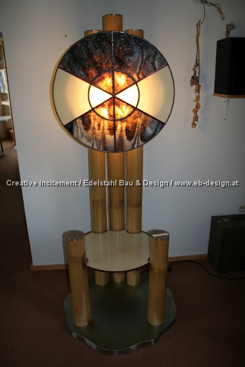 Stehlampe mit Bambus Edelstahl und Bleiverglasung