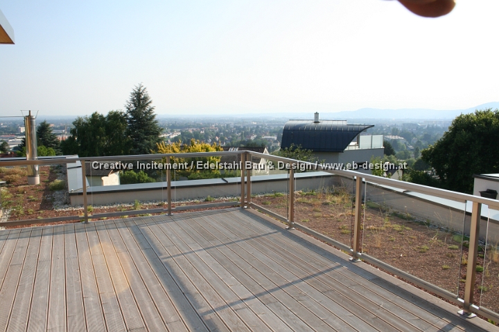 Glasgelnder mit herrlichen Ausblick