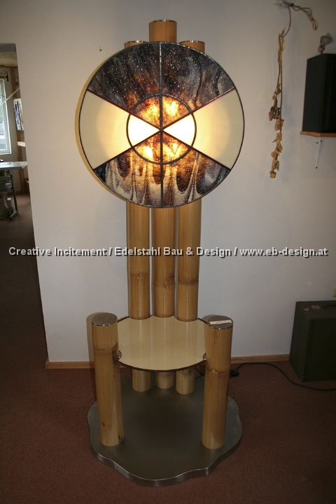 Riesige Stehlampe mit Ablagetisch aus Bambus und Glas