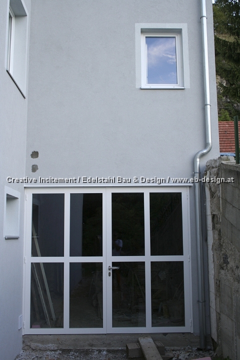 Werkstatttor aus Stahlprofilen in RAL beschichtet